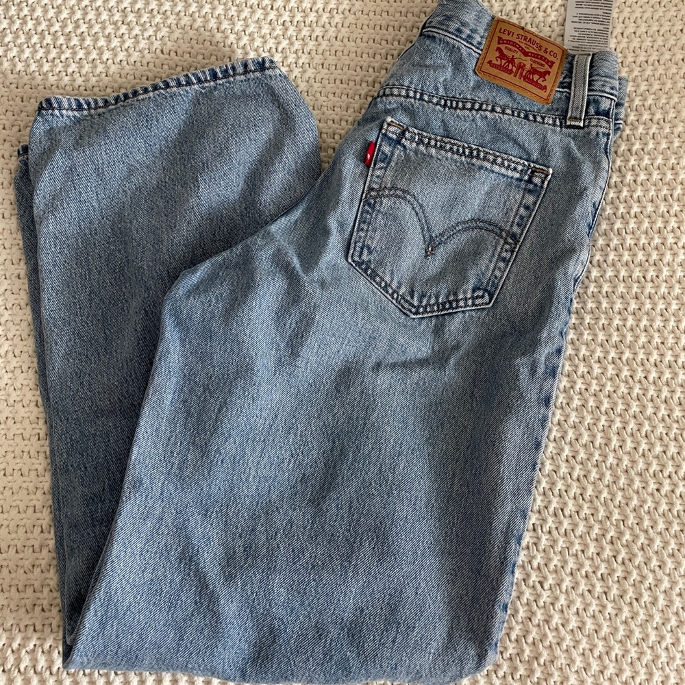 Levi’s Light Wash High Waisted Straight Jeans Size 27